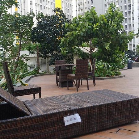 Modern And Comfortable Studio Apartment Springlake Summarecon Near Summarecon By Travelio Bekasi Eksteriør bilde