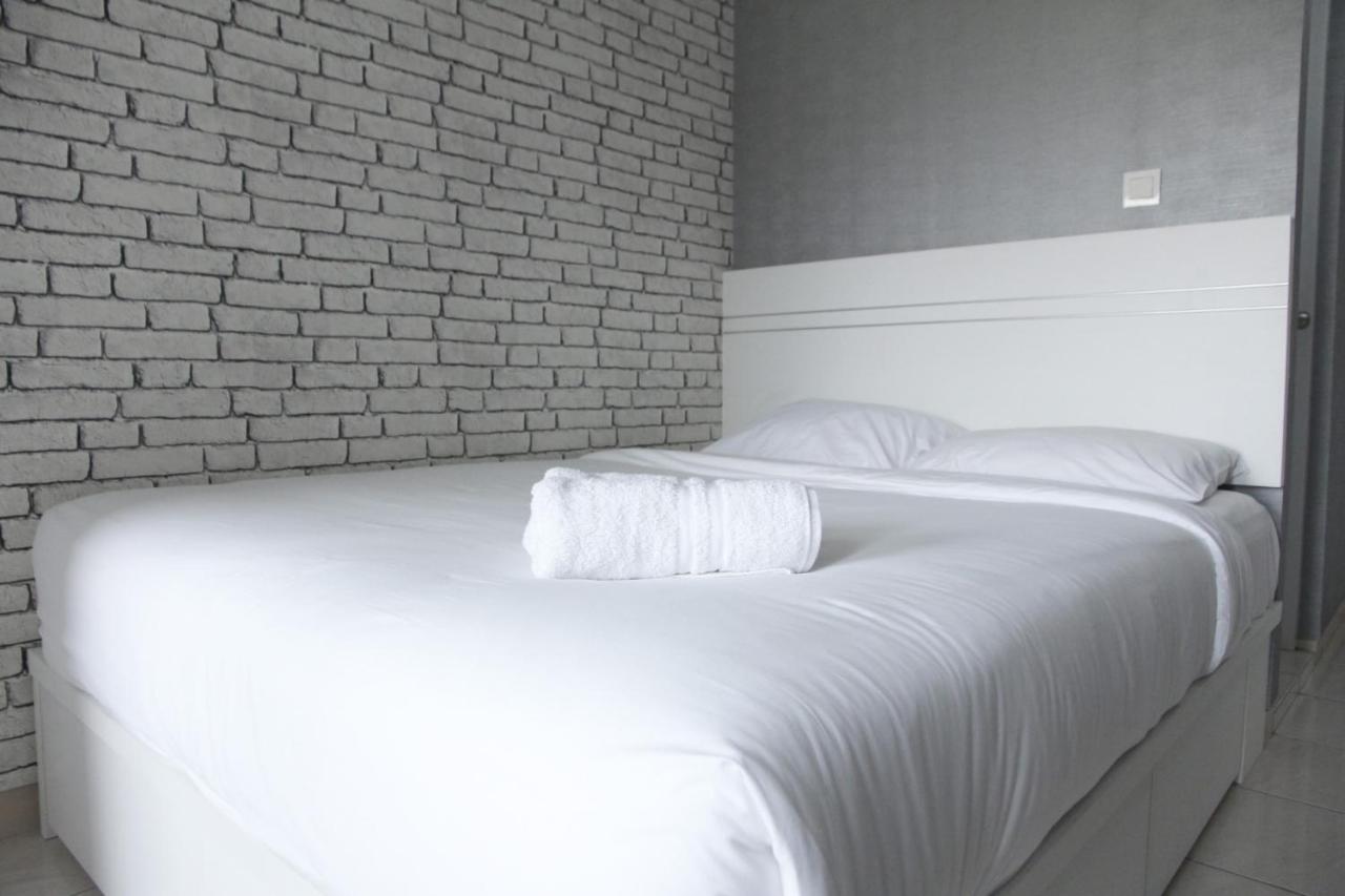 Modern And Comfortable Studio Apartment Springlake Summarecon Near Summarecon By Travelio Bekasi Eksteriør bilde